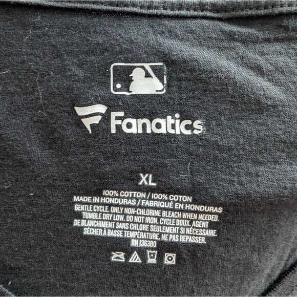 NWOT Chicago Cubs Fanatics V-Neck Tee - XL - Gold Metallic Logo - Picture 4 of 6